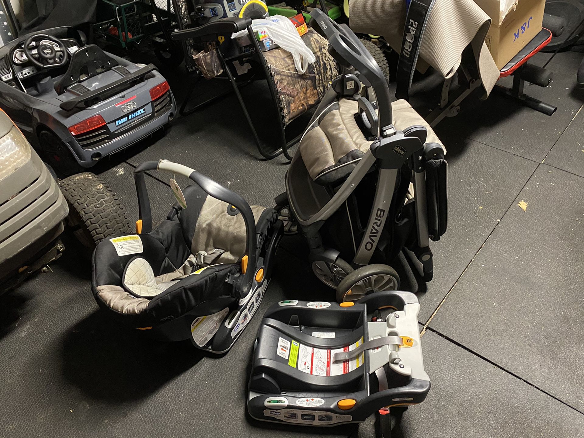 Chicco Bravo carrier, car seat, and stroller system