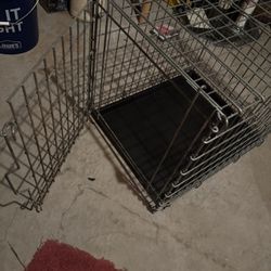 Small To Medium Dog Crate / cage 19 1/2 by 24