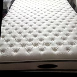 Like New Beautiful Beautyrest Queen Size Mattress  And Box Spring.  ( Only Used 2 Times ).