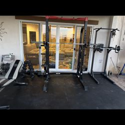 Squat Rack With Bar/Plates
