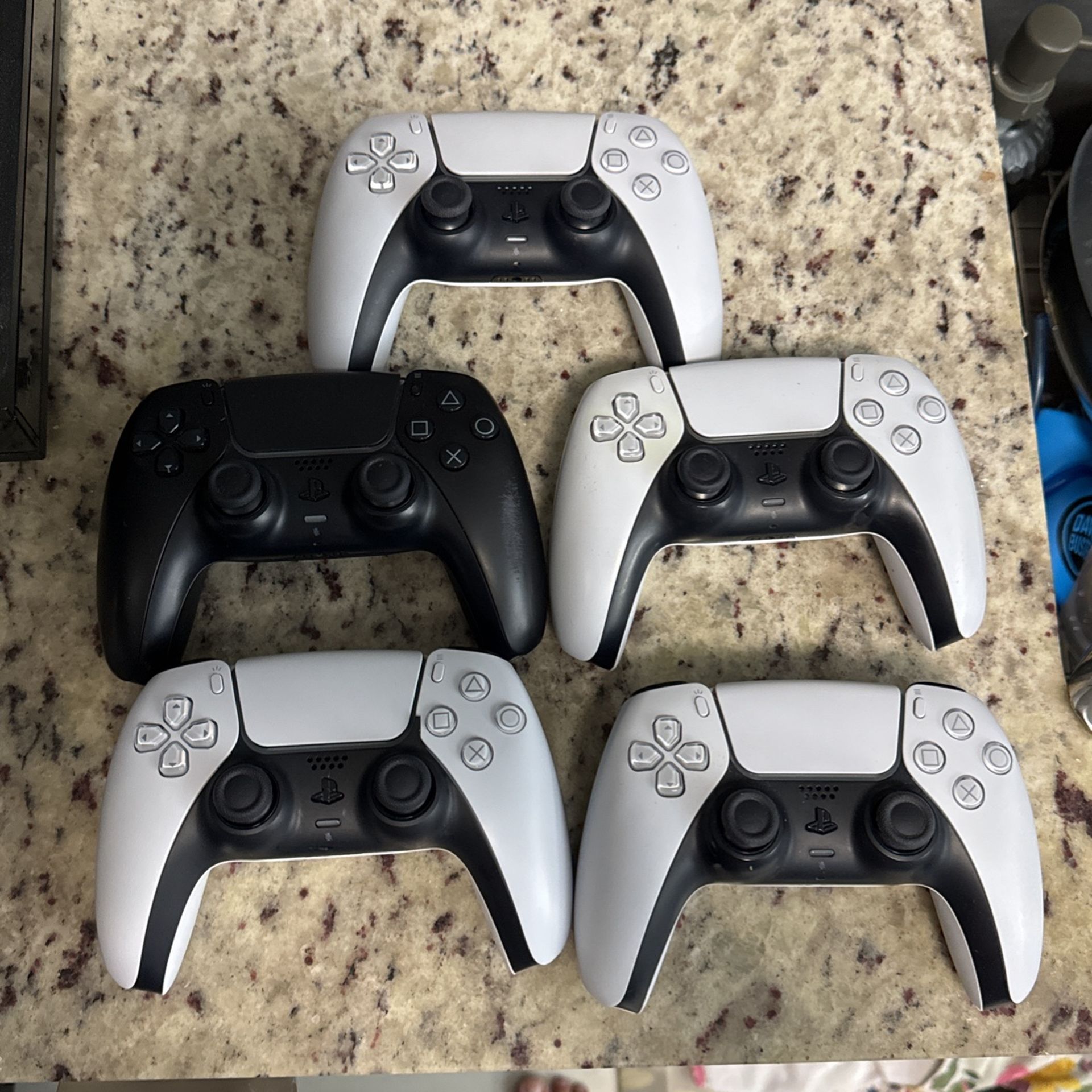 5 PlayStation controllers For parts