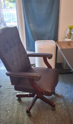 Tuft executive swivel office chair