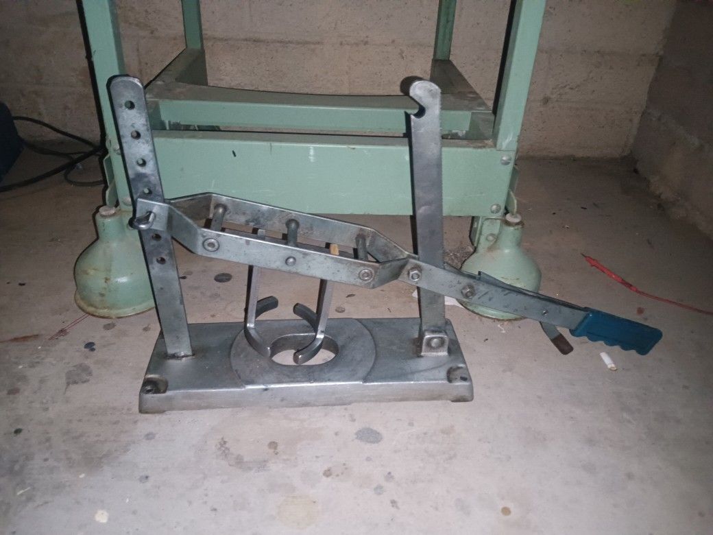 Clutch spring compressor