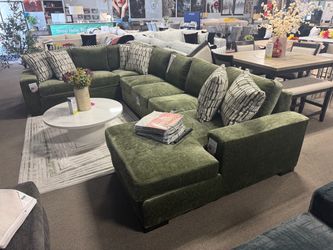 Amazing sectional! Customizable! Easy financing! 🎉💜🤩