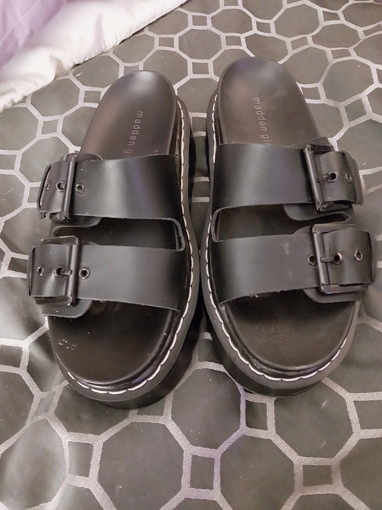 Lady's Madden Girl Sandals Size 7m 30 Dollars 