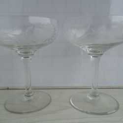 Set Of 2 Wedding Champagne Cocktail Floral Etched Stem Glasses 
