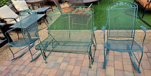 $ 500 BEAUTIFUL VINTAGE IRON PATIO SET GLIDER AND 2 ROCKING CHAIRS