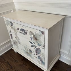 Decorative 3 Drawer Dresser 🔥