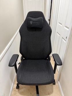 Like new Secretlab titan evo XL Black SoftWeave™ Plus Fabric gaming office chair Regular