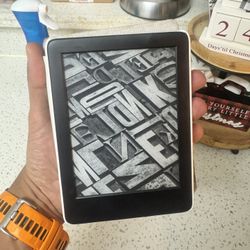 Kindle 10th Generation  + Case