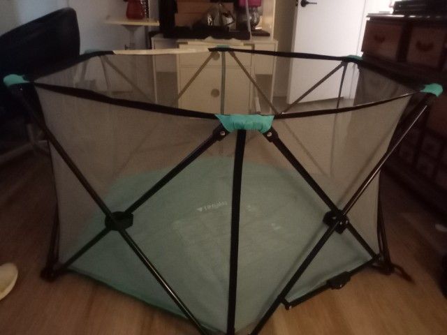 BABY Play pen , REGALO extra Large Play Pen 