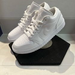 NIKE AIR JORDAN 1 LOW TRIPLE WHITE
