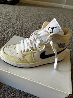 Air Jordan 1 Mid Sneaker