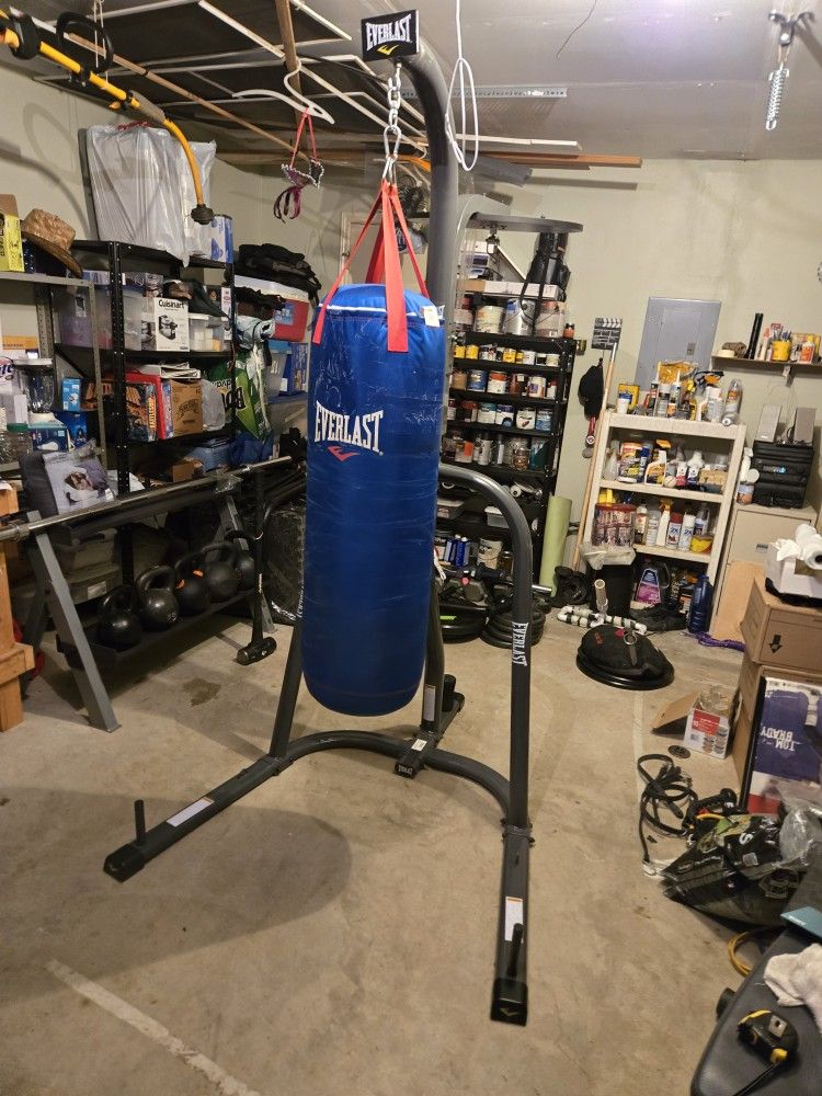 Boxing Stand With Speed Bag Stand With 70 Lb Bag And Upgraded Swivel Everlast Grey (DISASSEMBLED)