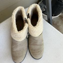Cute Boots NEW $17.00 OBO.    Size 6.5