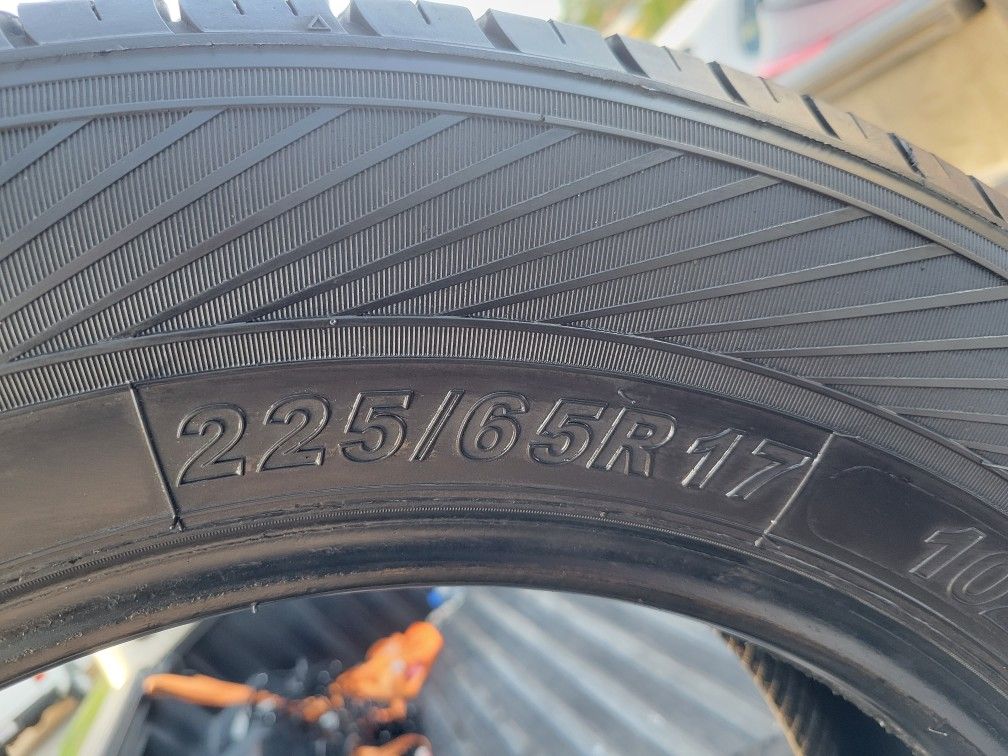 225/65R17 Tire