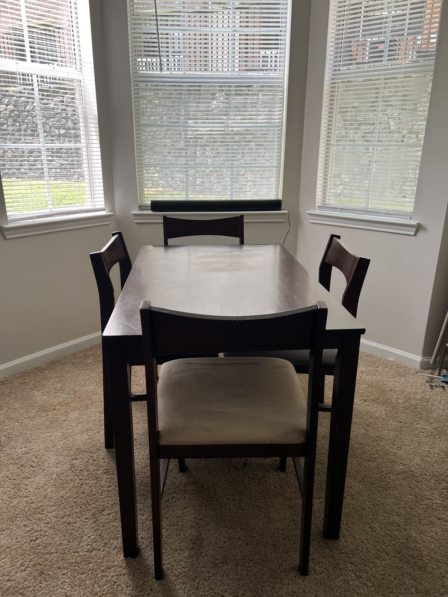 Table + 4 Chairs