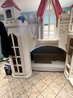 Bunk bed princess castle