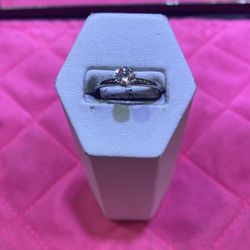 14KT White Gold Diamond Ring