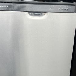 Amana 24-in Front Control Built-in Dishwasher 