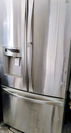 Kenmore Elite refrigerator (model (contact info removed)3.110) for sale FOR PARTS OR REPAIR.