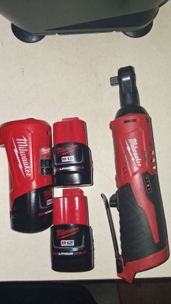 Milwaukee 3/8 automatic ratchet + Milwaukee heated jacket