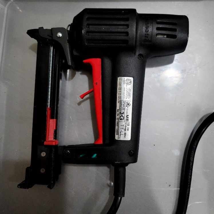 MAESTRI HD UPHOLSTERY AND CARPET STAPLE GUN