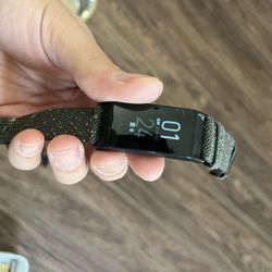 Fitbit Charge 4