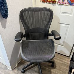 Herman Miller AERON Office Chair ( SIZE B ) FULLY LOADED !!