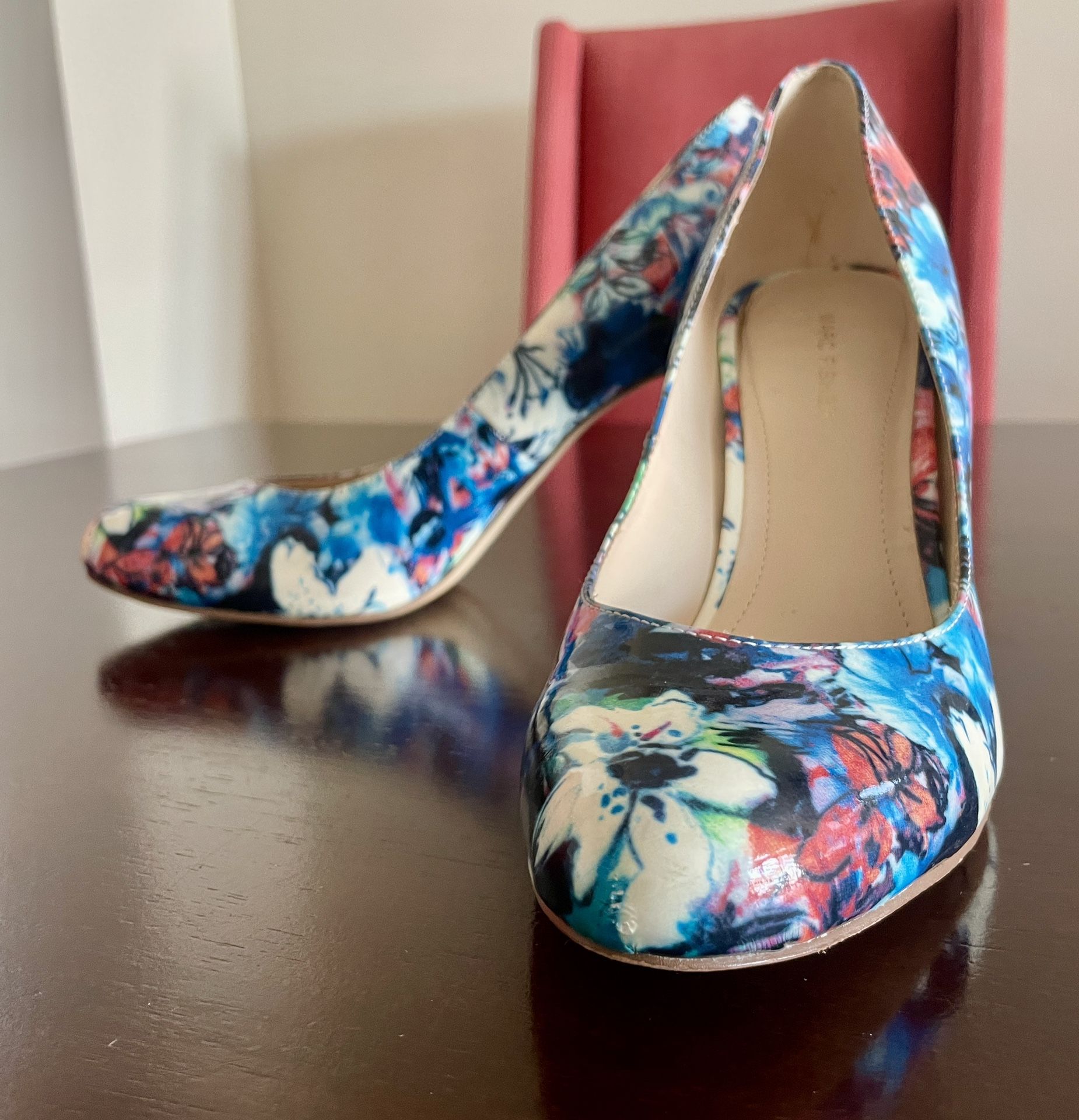 MARC FISHER MULTI FLORAL PUMP