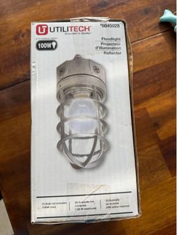 NEW Utilitech floodlight fixture (#0045028) is a vapor-tight design