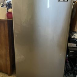 Magic Chef Mini Refrigerator 