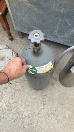Gas tank