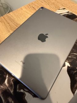 A1701 Apple iPad Pro 10.5 (for parts only)