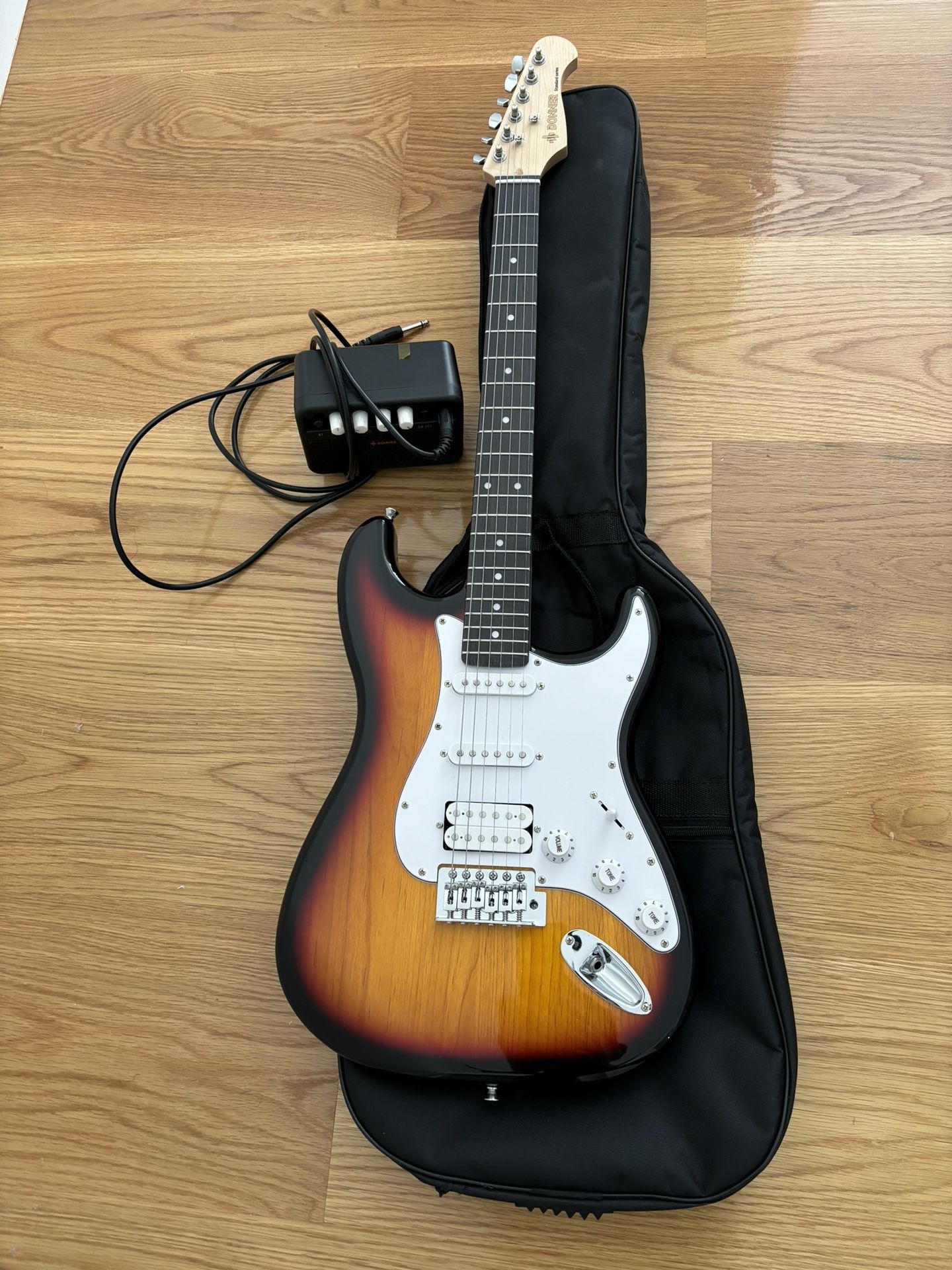 Donner Standard Series Electric Guitar With Amp