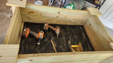 Raised potting bench