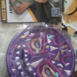 D-lo Brown movable Lapel pin & evil Uno patch