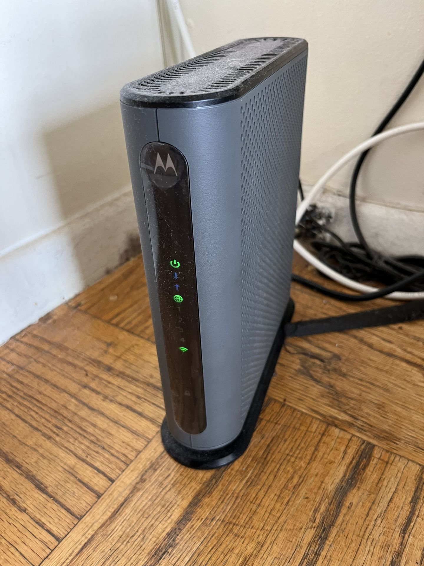 Motorola MG7315 Modem WiFi Router Combo | DOCSIS 3.0 Cable Modem + N450 Single Band Wi-Fi Gigabit Router | 343 Mbps Max Speeds | Approved by Cox and S
