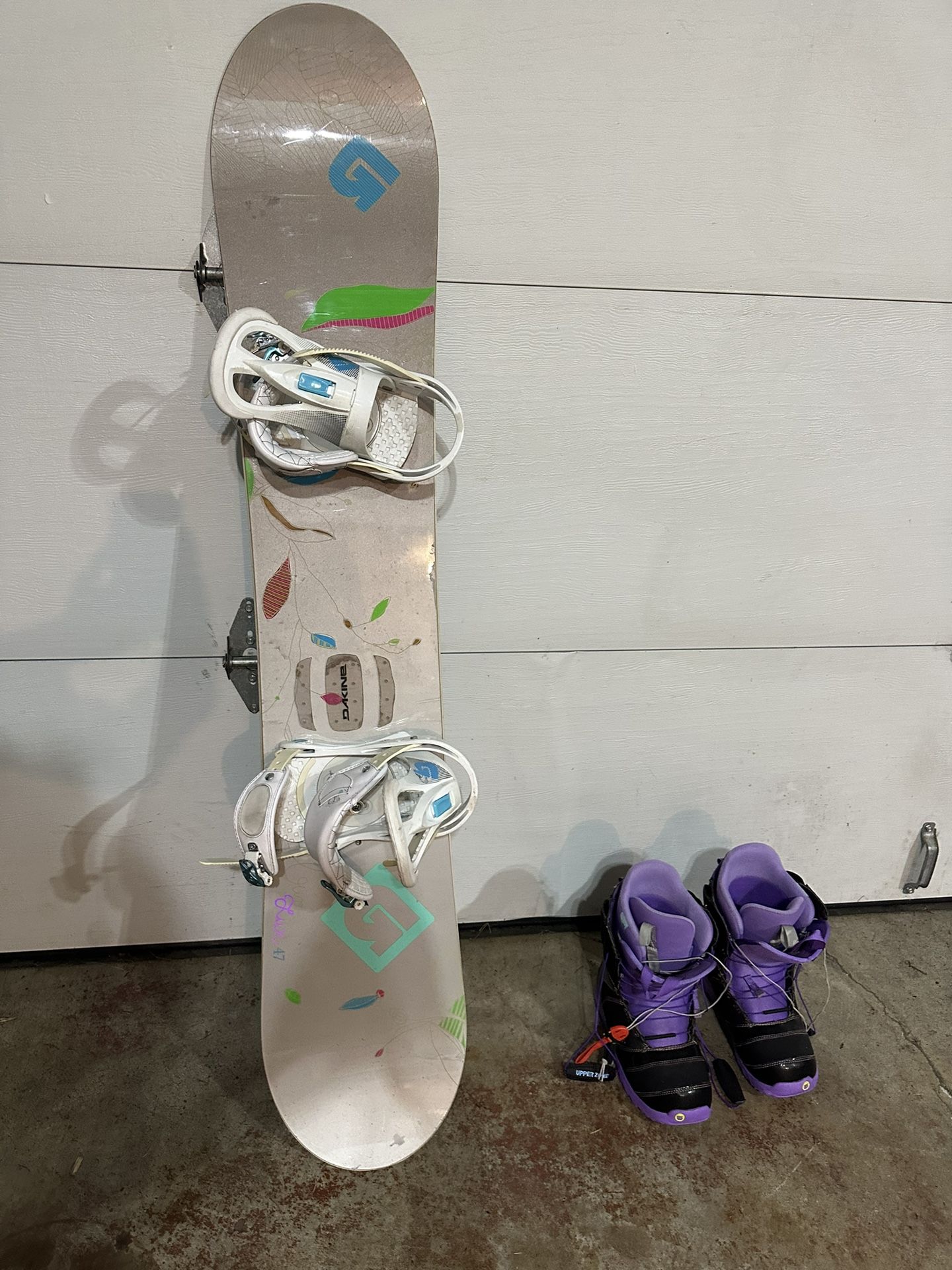 Burton Snowboard & Boots for Sale in Bellevue, WA - OfferUp