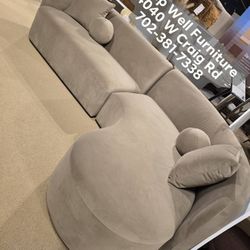 ✨️ Sectional Sofas✨️ Furniture Queen Bedrooms, Dining Avail