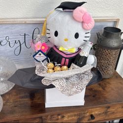 Hello Kitty Graduation 