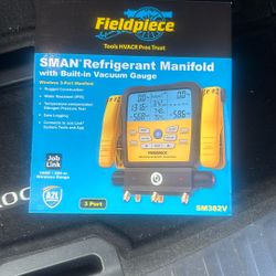 FieldPiece Digital manifold 