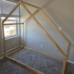 Twin Size Wooden House Bed, Natural