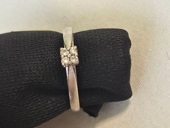 Silver 925 Diamond ring sz6