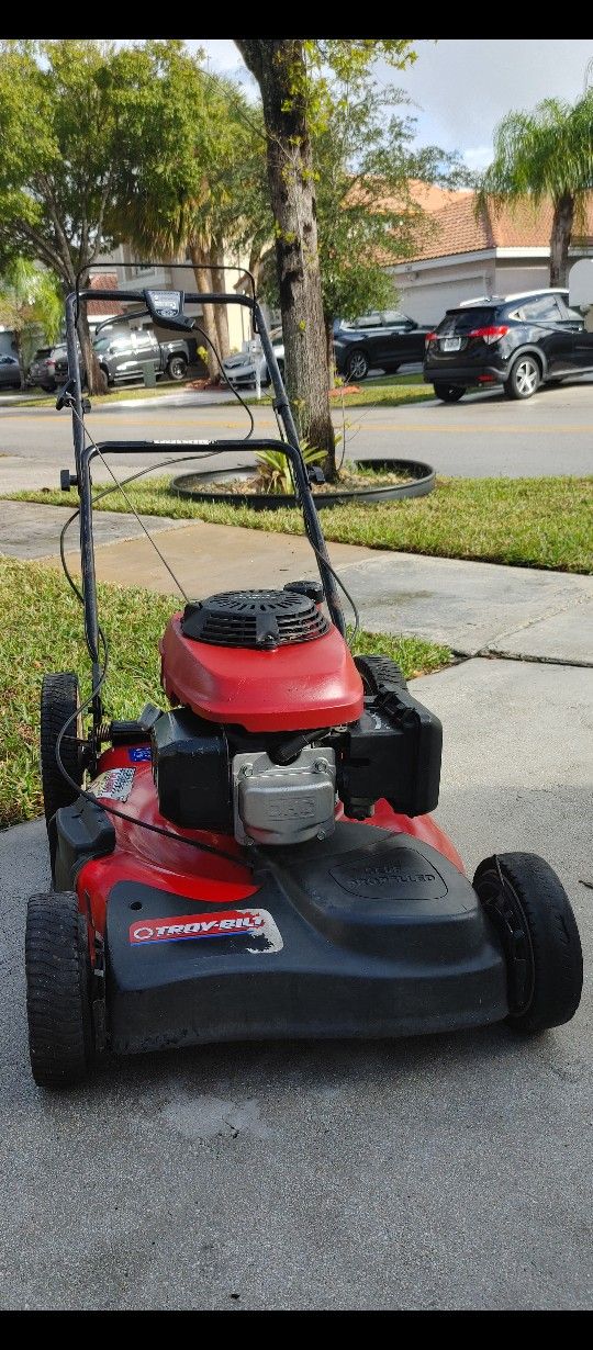 Lawn mower/ Honda GCV160 High Wheels Self Propelled Perfect Working Condition!