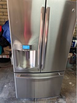 Fridges for sale are Plugged in  water and ice Dispenser free Deliver