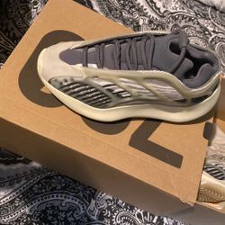 Yeezy 700 V3