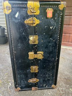 Wheary Cushioned Top Wardrobe Vintage Trunk