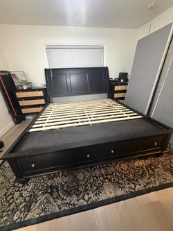 King wood bedframe with storage