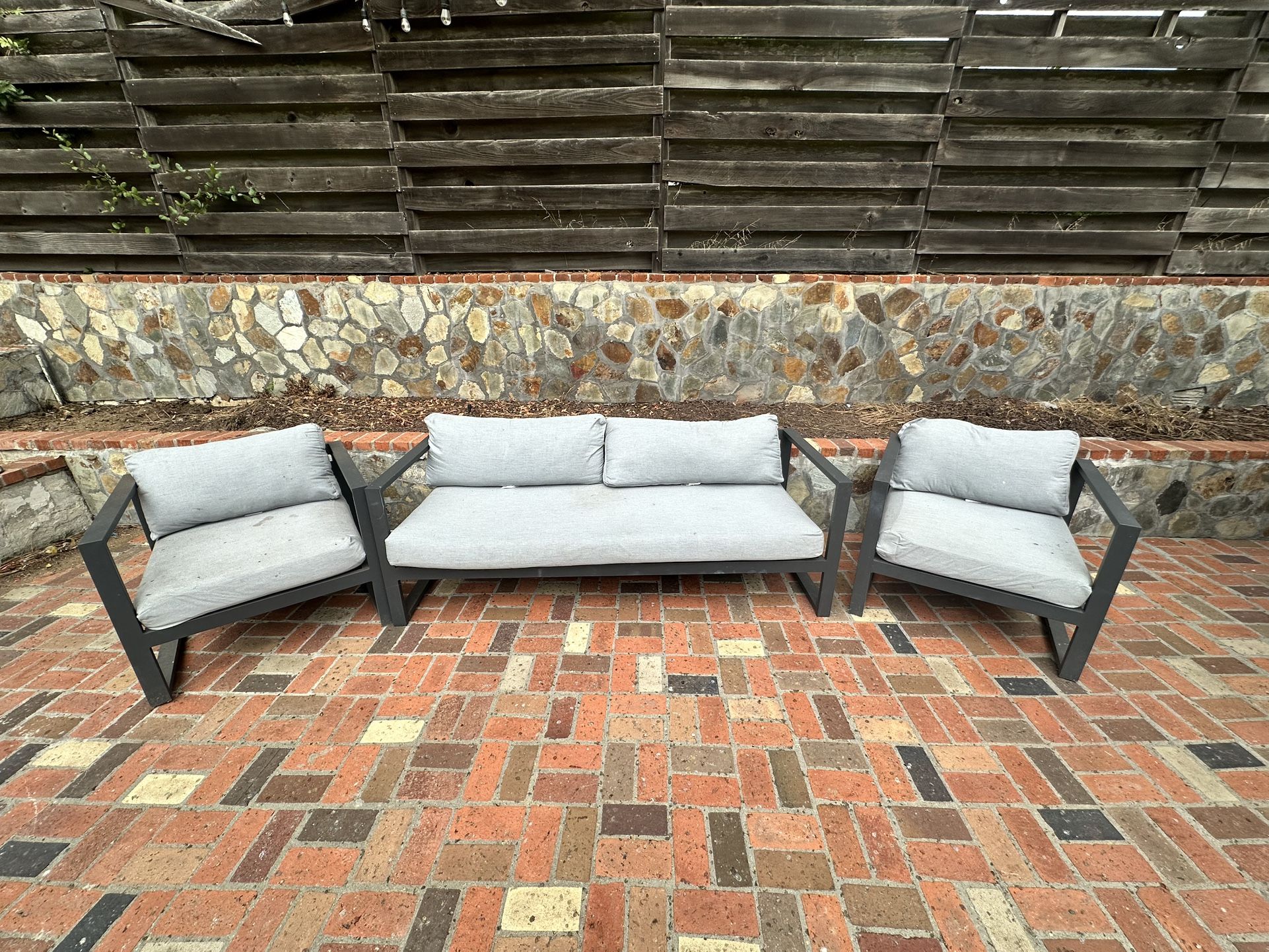 Living Spaces Ravelo Grey Outdoor Patio Set